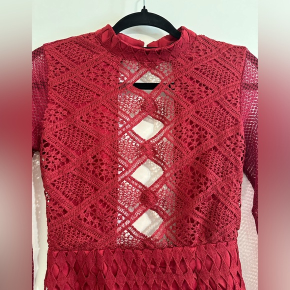 BOOHOO Night Burgundy Lace Long Sleeve Backless Dress EUC - Picture 4 of 7